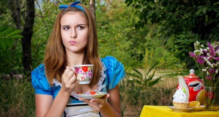 alicia en el pais de las maravillas resumen cuento infantil